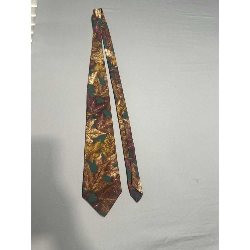 VTG Zylos Autumn Leaves Pattern Necktie